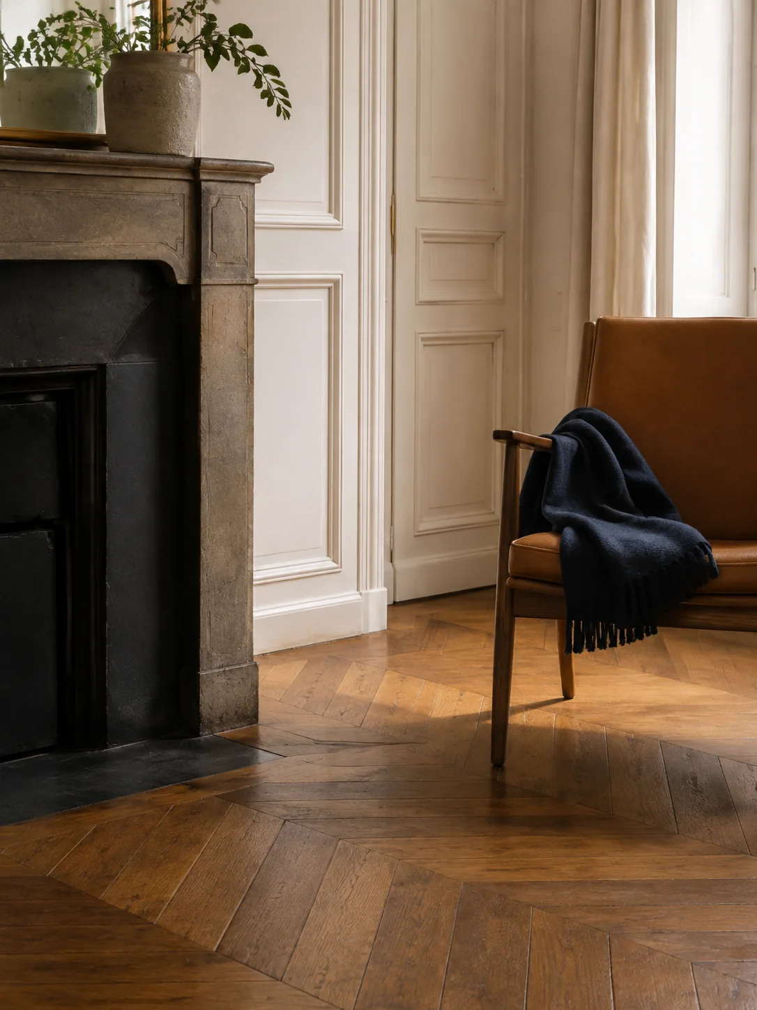 Appartement entretenu, lumière sur un parquet en bois